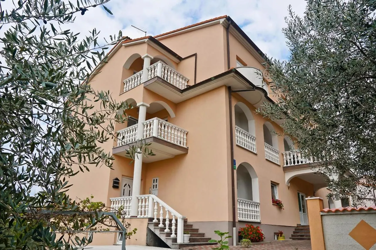 Villa Veli Vrh Póla 3*,